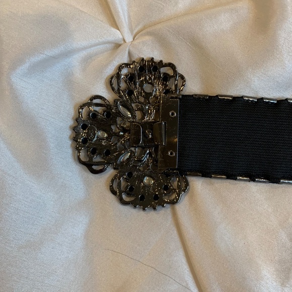 Gray Metal Embellished Stretch Belt sz M - Picture 6 of 7